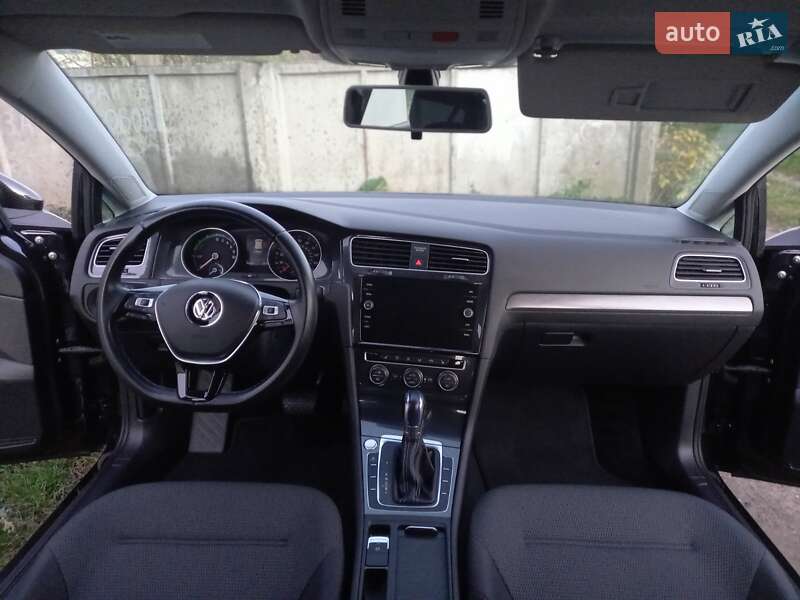 Хэтчбек Volkswagen e-Golf 2018 в Дрогобыче