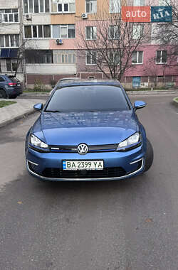 Хэтчбек Volkswagen e-Golf 2015 в Кропивницком