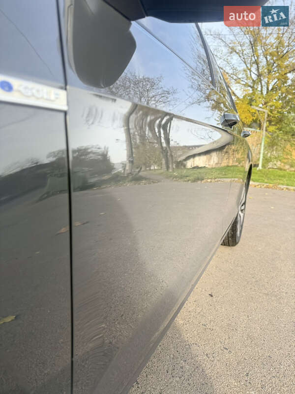 Хетчбек Volkswagen e-Golf 2016 в Одесі