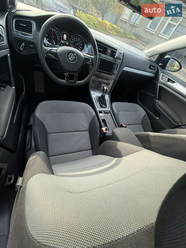 Хетчбек Volkswagen e-Golf 2016 в Одесі