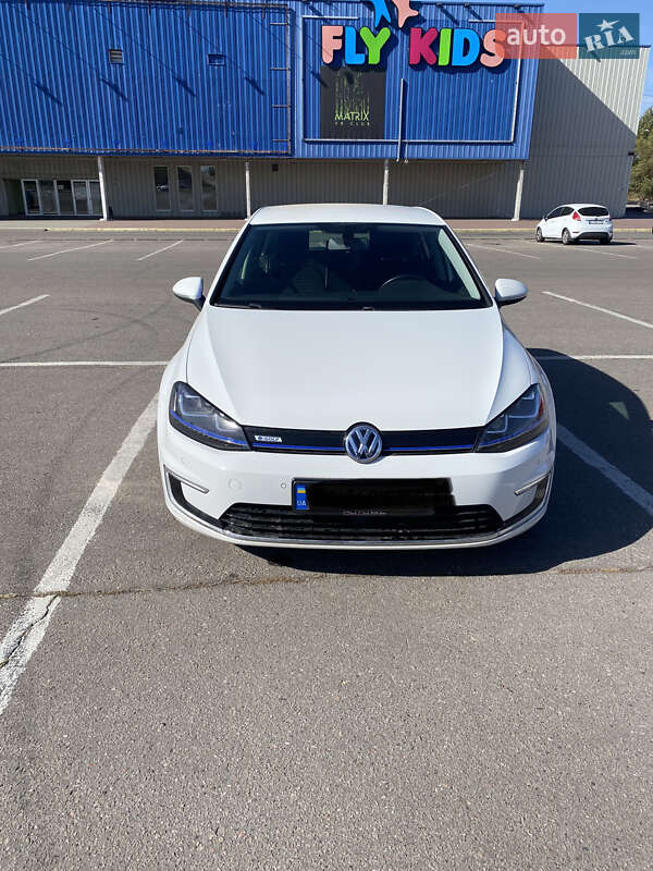 Volkswagen e-Golf 2015