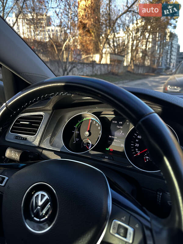 Хетчбек Volkswagen e-Golf 2019 в Львові фото 14 Хетчбек Volkswagen e-Golf 2019 в Львові