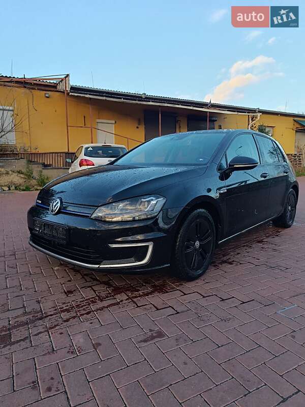 Volkswagen e-Golf 2015