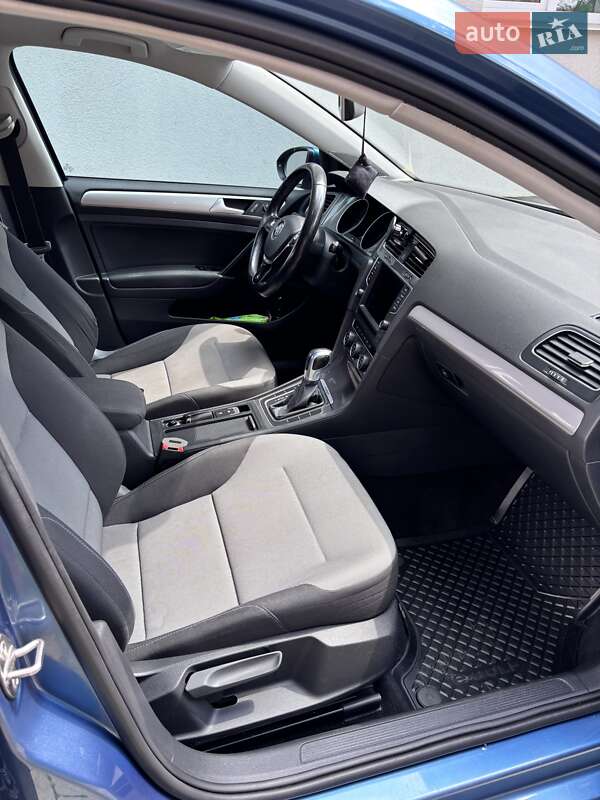 Хэтчбек Volkswagen e-Golf 2016 в Тернополе