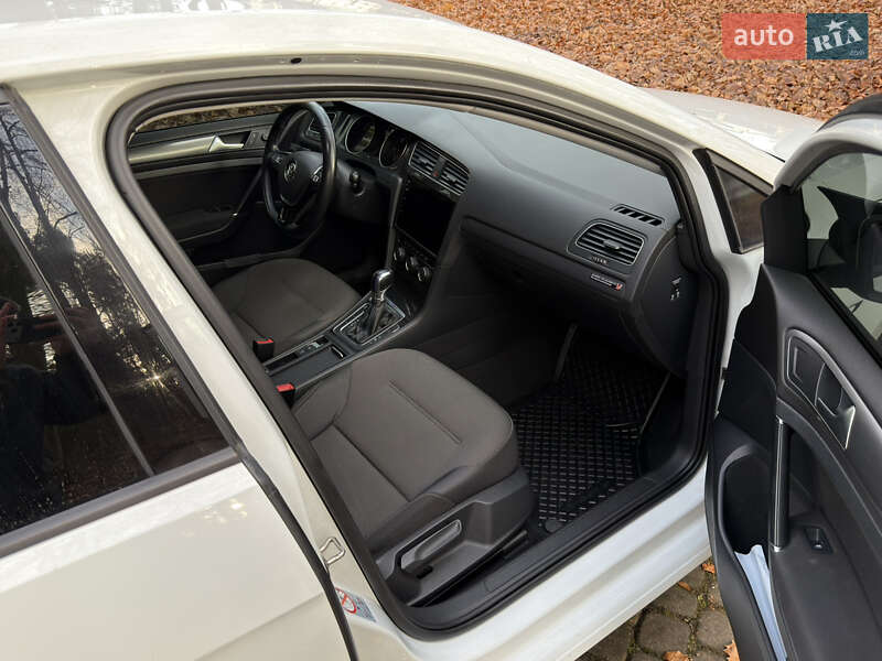 Хэтчбек Volkswagen e-Golf 2017 в Львове