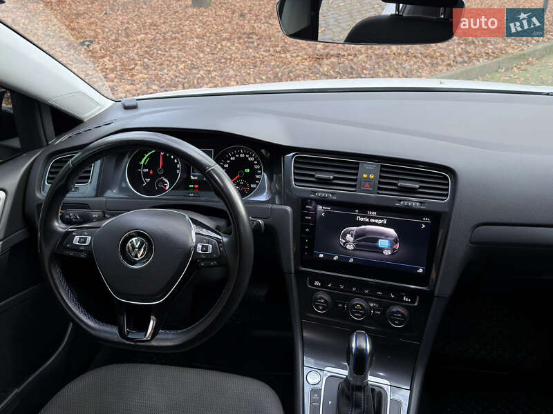 Хэтчбек Volkswagen e-Golf 2017 в Львове