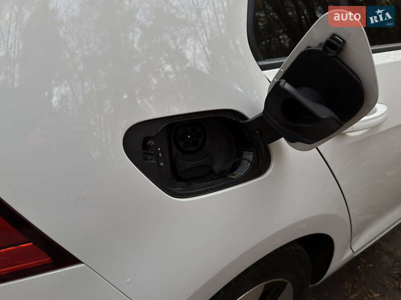 Хэтчбек Volkswagen e-Golf 2017 в Львове