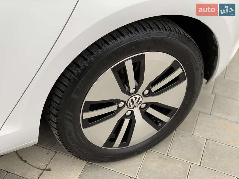 Хэтчбек Volkswagen e-Golf 2015 в Ивано-Франковске
