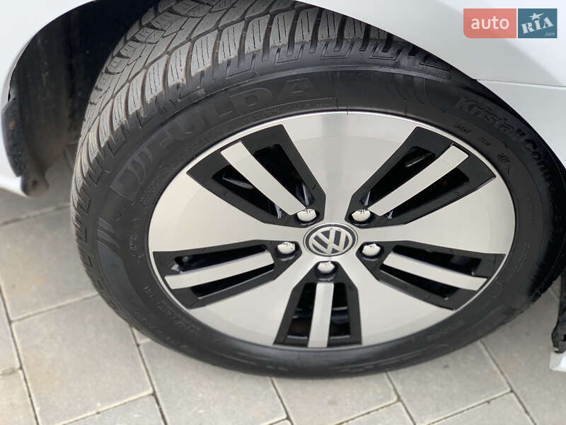 Хэтчбек Volkswagen e-Golf 2015 в Ивано-Франковске
