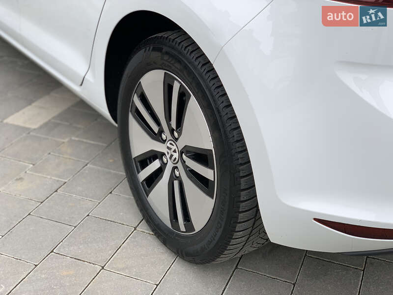 Хэтчбек Volkswagen e-Golf 2015 в Ивано-Франковске