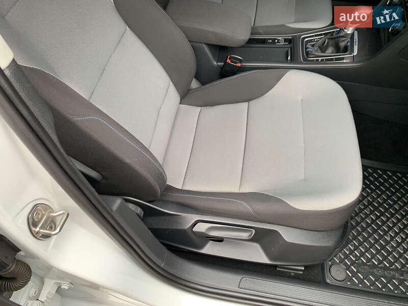 Хэтчбек Volkswagen e-Golf 2015 в Ивано-Франковске