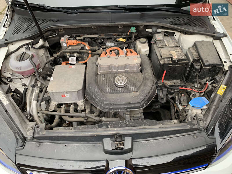 Хэтчбек Volkswagen e-Golf 2015 в Ивано-Франковске