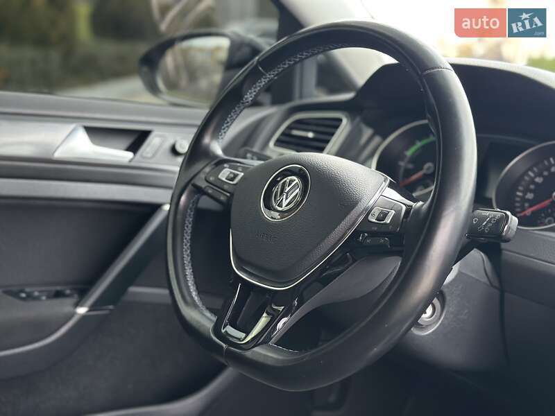 Хэтчбек Volkswagen e-Golf 2020 в Днепре