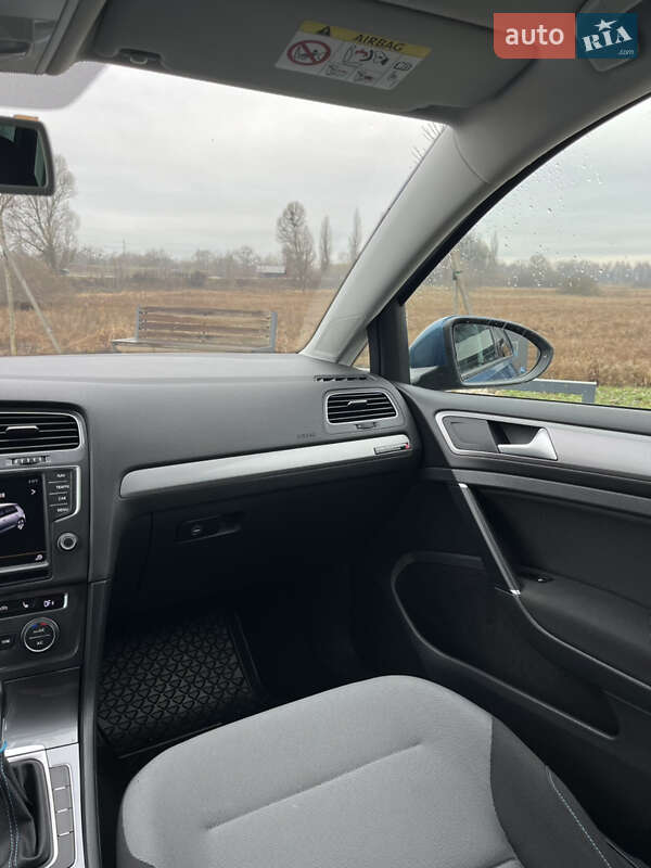 Хэтчбек Volkswagen e-Golf 2015 в Ковеле