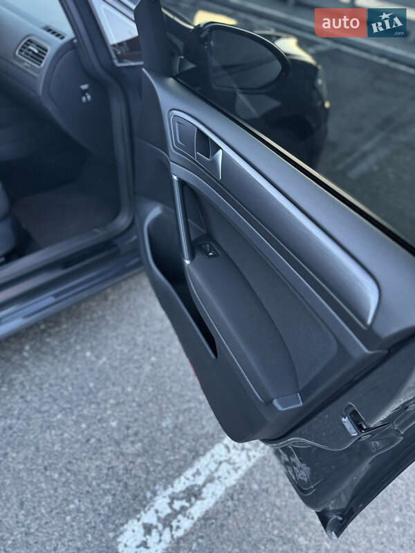 Хэтчбек Volkswagen e-Golf 2020 в Днепре