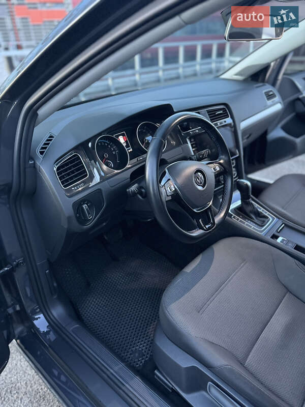 Хэтчбек Volkswagen e-Golf 2020 в Днепре