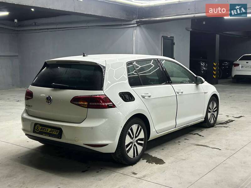 Хетчбек Volkswagen e-Golf 2015 в Чернівцях
