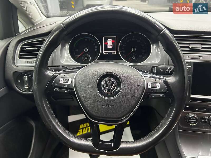 Хетчбек Volkswagen e-Golf 2015 в Чернівцях