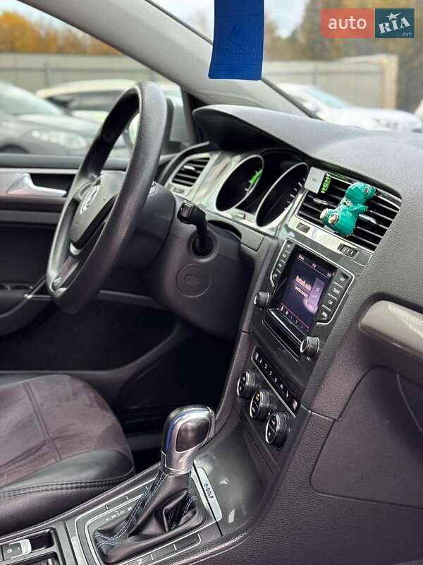 Хетчбек Volkswagen e-Golf 2015 в Чернівцях фото 25 Хетчбек Volkswagen e-Golf 2015 в Чернівцях