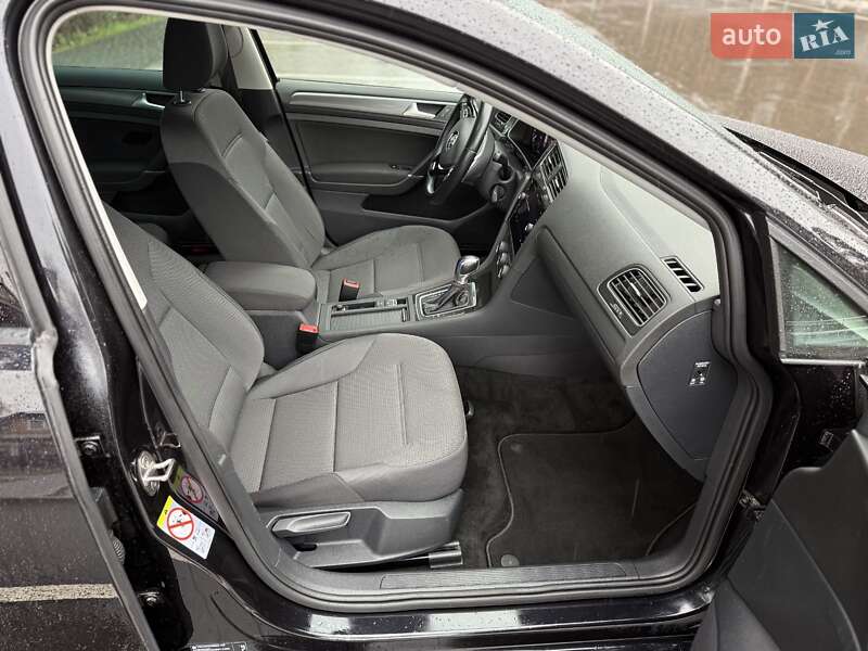 Хэтчбек Volkswagen e-Golf 2019 в Дубно