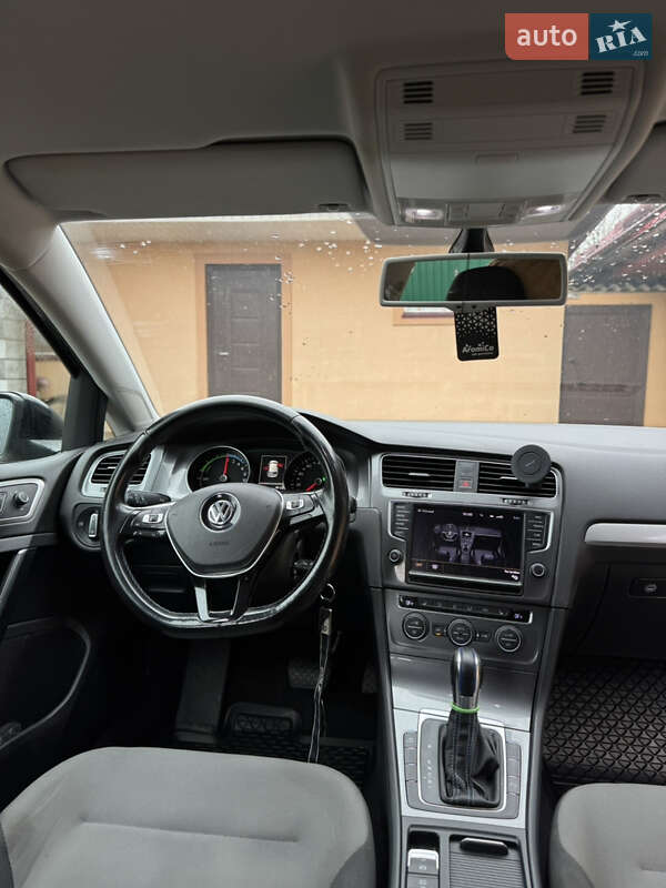 Хэтчбек Volkswagen e-Golf 2015 в Ровно