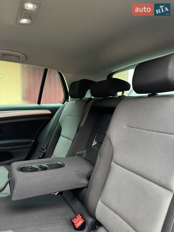 Хэтчбек Volkswagen e-Golf 2015 в Ровно