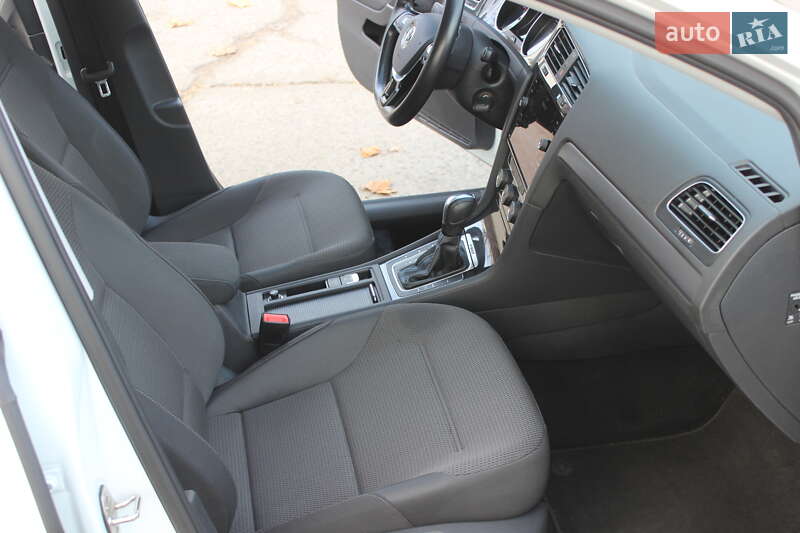 Хэтчбек Volkswagen e-Golf 2020 в Днепре