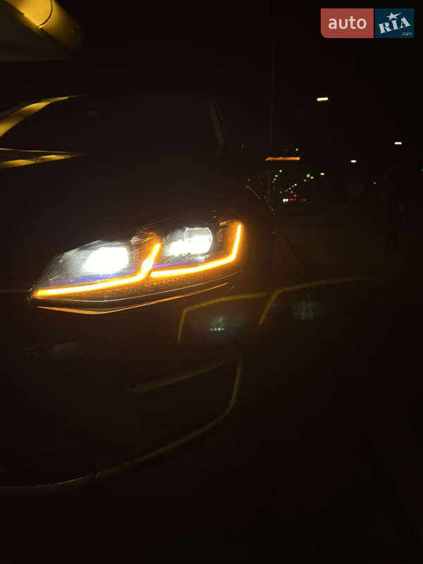 Хэтчбек Volkswagen e-Golf 2018 в Киеве