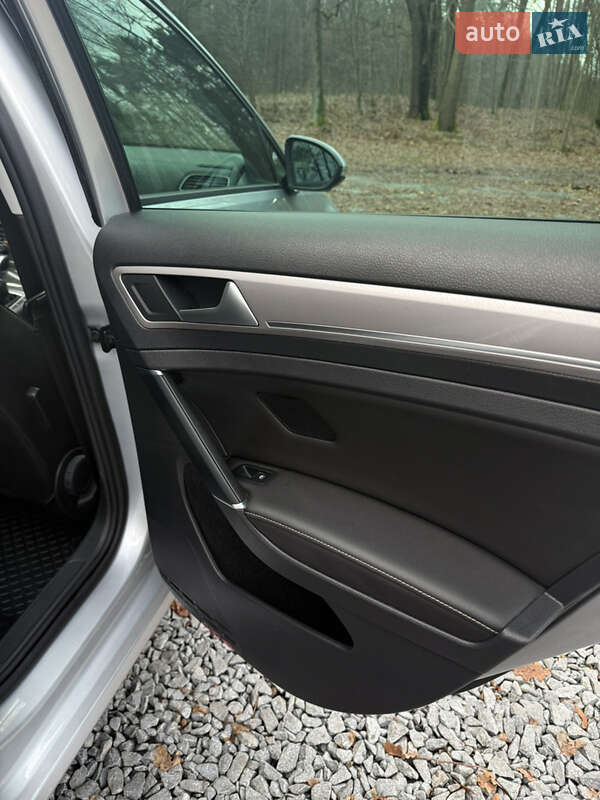 Хэтчбек Volkswagen e-Golf 2016 в Бродах фото 31 Хэтчбек Volkswagen e-Golf 2016 в Бродах