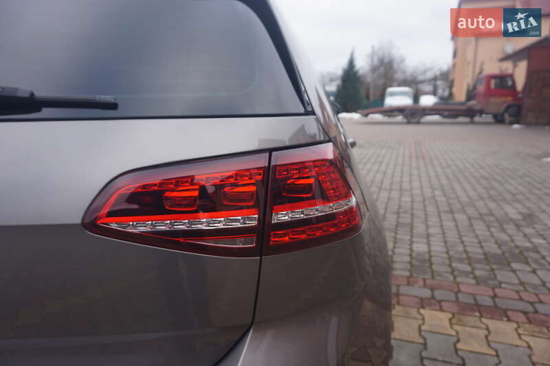 Хэтчбек Volkswagen e-Golf 2015 в Самборе