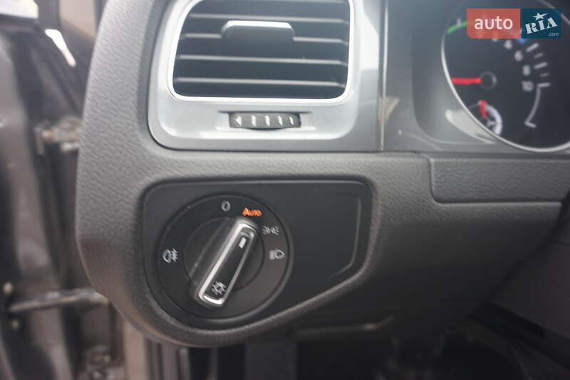 Хэтчбек Volkswagen e-Golf 2015 в Самборе