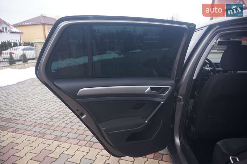 Хэтчбек Volkswagen e-Golf 2015 в Самборе