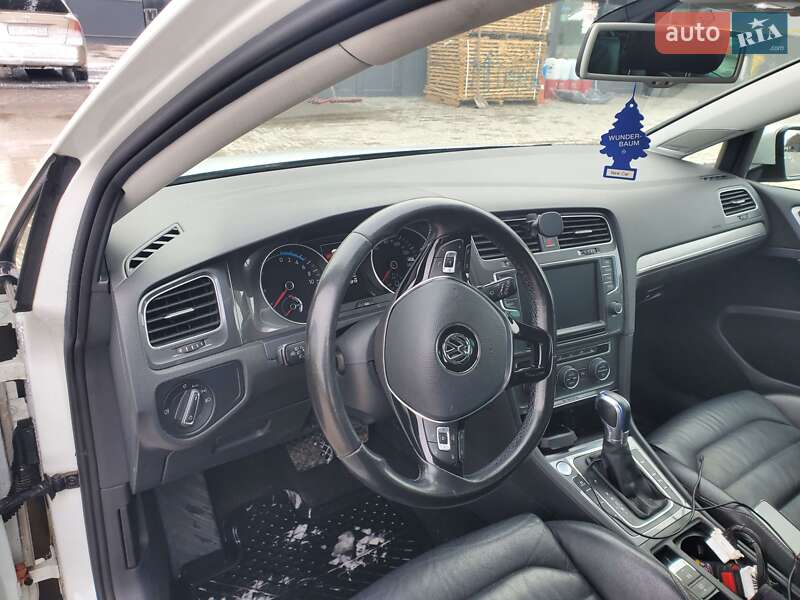 Хэтчбек Volkswagen e-Golf 2015 в Тернополе