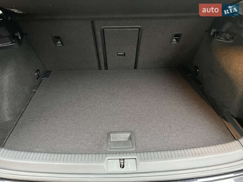 Хэтчбек Volkswagen e-Golf 2018 в Львове