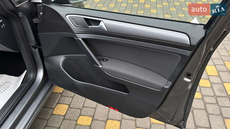 Хэтчбек Volkswagen e-Golf 2021 в Сваляве