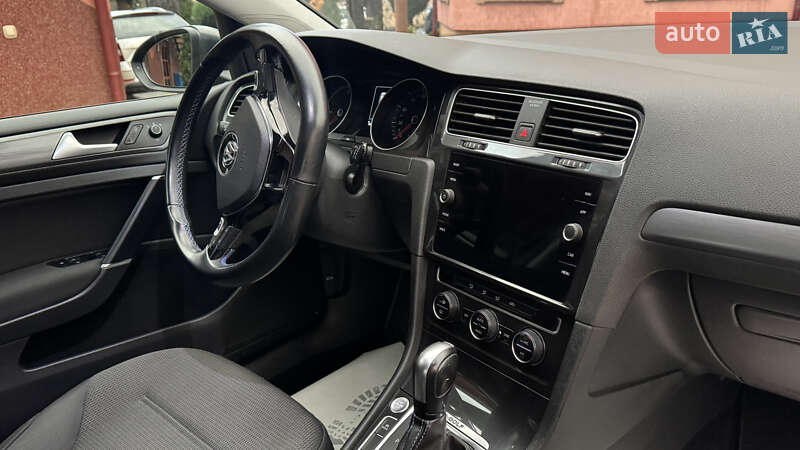 Хэтчбек Volkswagen e-Golf 2021 в Сваляве