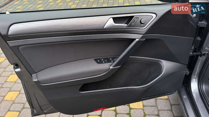 Хэтчбек Volkswagen e-Golf 2021 в Сваляве