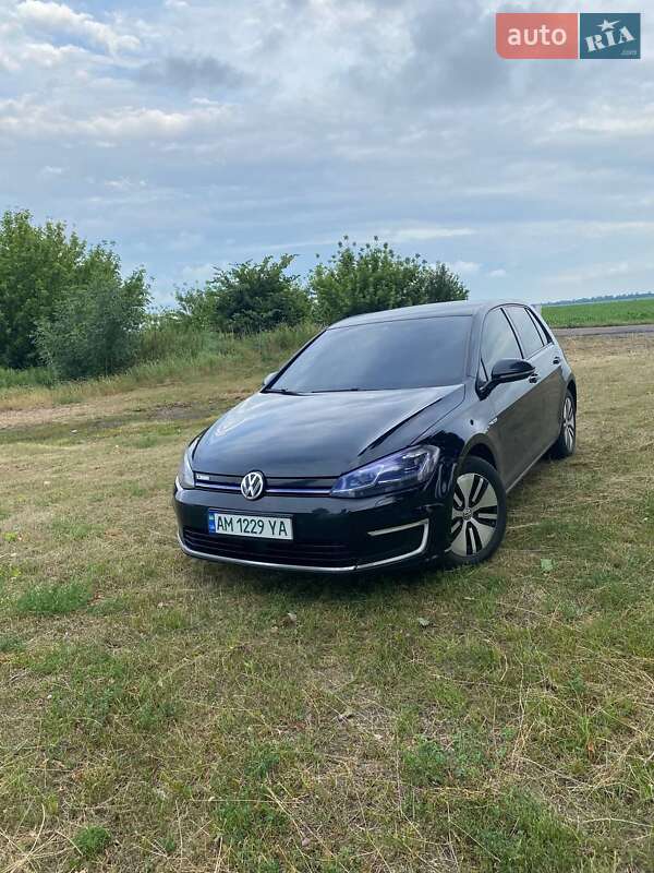 Хэтчбек Volkswagen e-Golf 2017 в Житомире