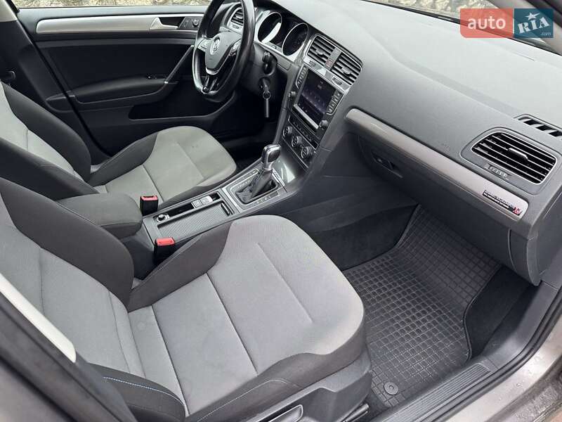 Хэтчбек Volkswagen e-Golf 2015 в Тернополе фото 15 Хэтчбек Volkswagen e-Golf 2015 в Тернополе