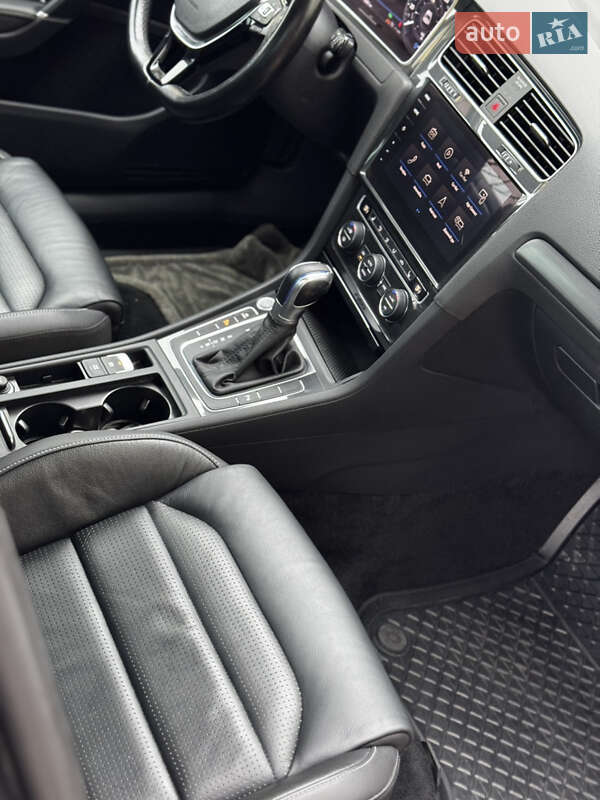 Хэтчбек Volkswagen e-Golf 2019 в Дрогобыче