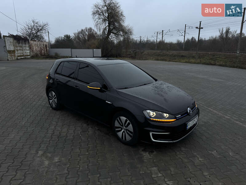 Хэтчбек Volkswagen e-Golf 2015 в Хмельницком