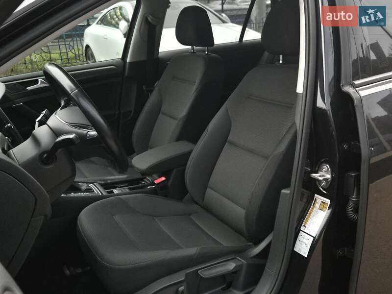 Хэтчбек Volkswagen e-Golf 2019 в Киеве