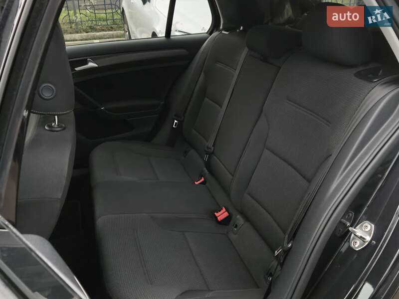 Хэтчбек Volkswagen e-Golf 2019 в Киеве