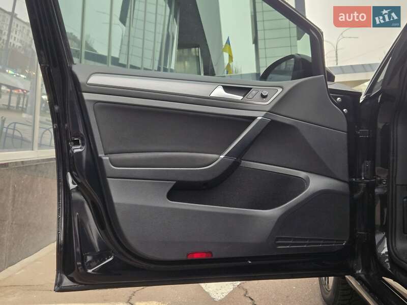 Хэтчбек Volkswagen e-Golf 2019 в Киеве