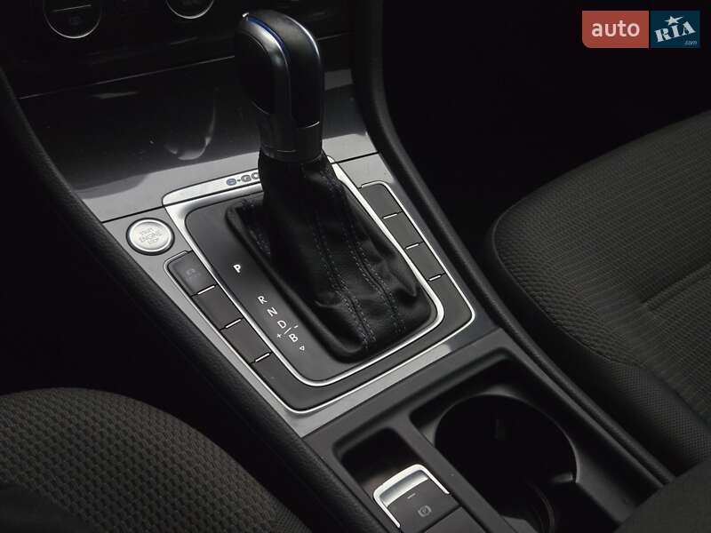 Хэтчбек Volkswagen e-Golf 2019 в Киеве