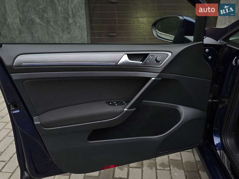 Хэтчбек Volkswagen e-Golf 2018 в Тернополе фото 21 Хэтчбек Volkswagen e-Golf 2018 в Тернополе