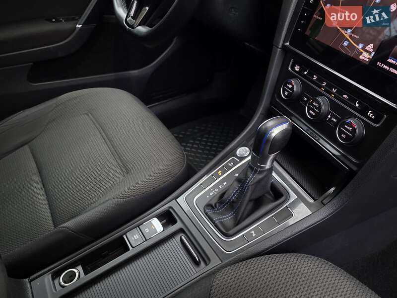 Хэтчбек Volkswagen e-Golf 2018 в Тернополе фото 36 Хэтчбек Volkswagen e-Golf 2018 в Тернополе