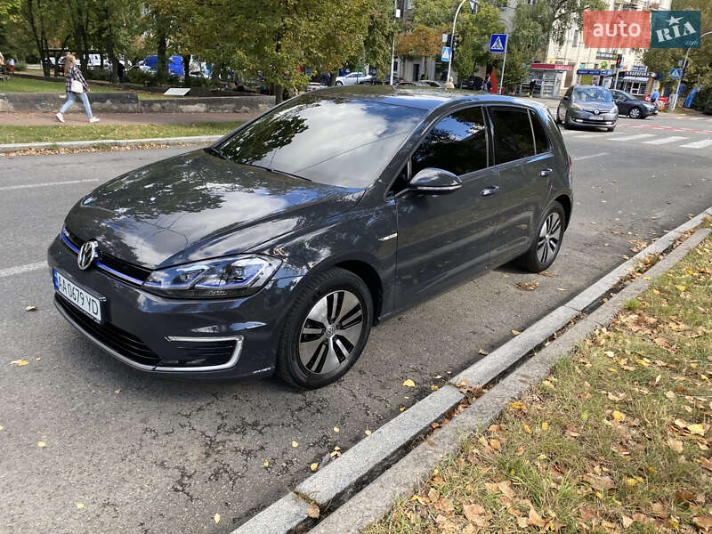 Хэтчбек Volkswagen e-Golf 2018 в Киеве