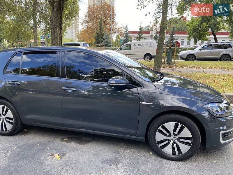 Хэтчбек Volkswagen e-Golf 2018 в Киеве