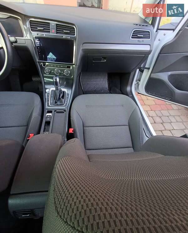 Хетчбек Volkswagen e-Golf 2018 в Львові фото 23 Хетчбек Volkswagen e-Golf 2018 в Львові